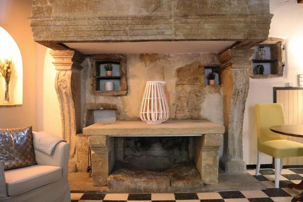 カスティヨン・デュ・ガールEntre Uzes Et Le Pont-Du-Gard Le Logis D'Autrefoisアパートメント エクステリア 写真