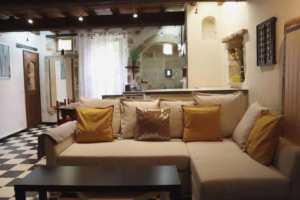 カスティヨン・デュ・ガールEntre Uzes Et Le Pont-Du-Gard Le Logis D'Autrefoisアパートメント エクステリア 写真