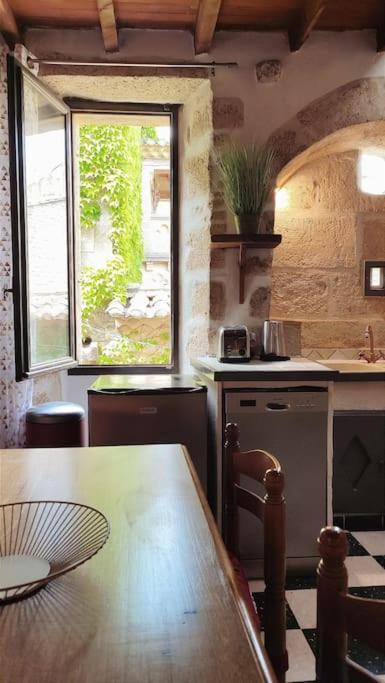 カスティヨン・デュ・ガールEntre Uzes Et Le Pont-Du-Gard Le Logis D'Autrefoisアパートメント エクステリア 写真